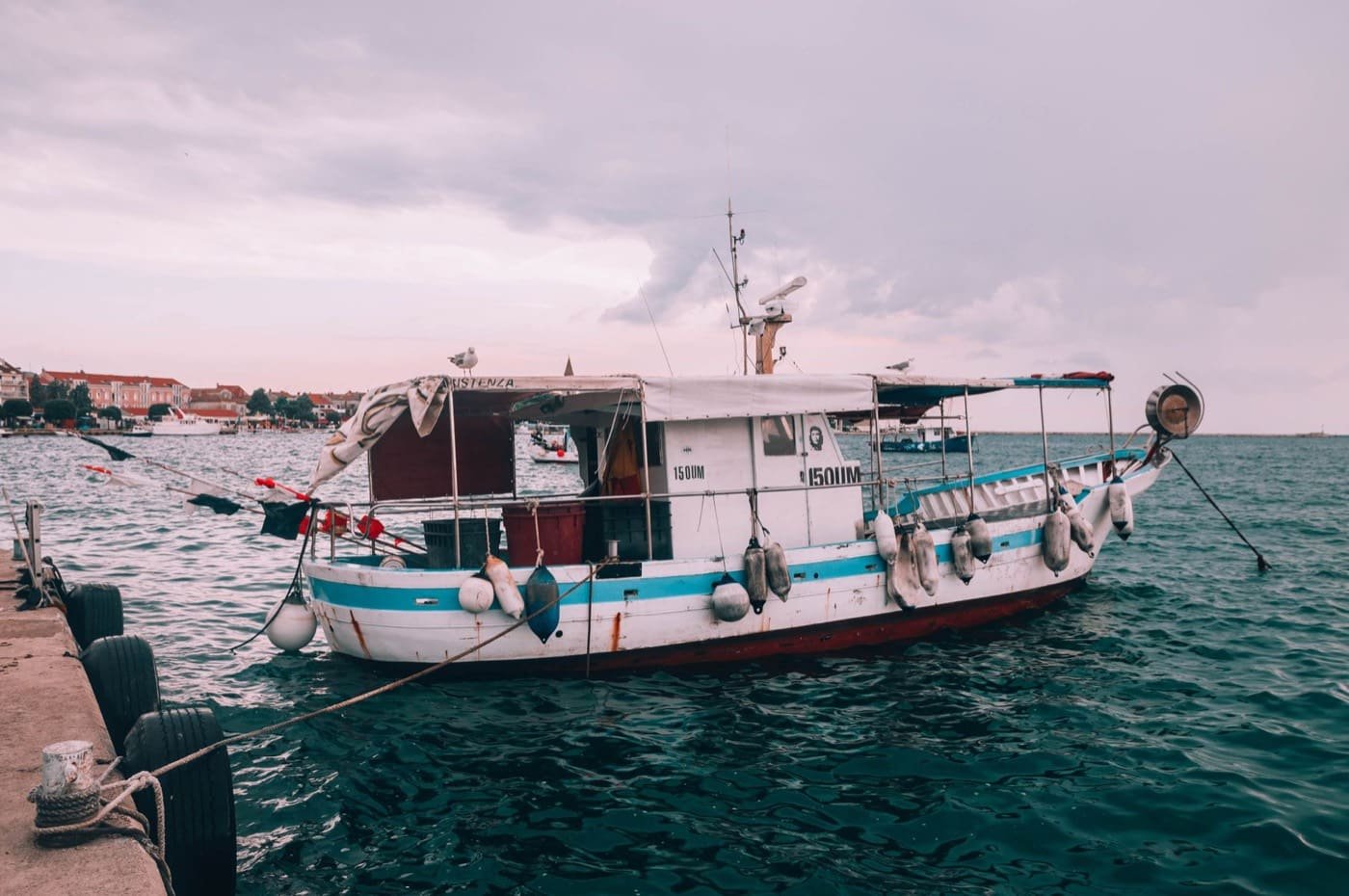 Barche da pesca nel porto-canale